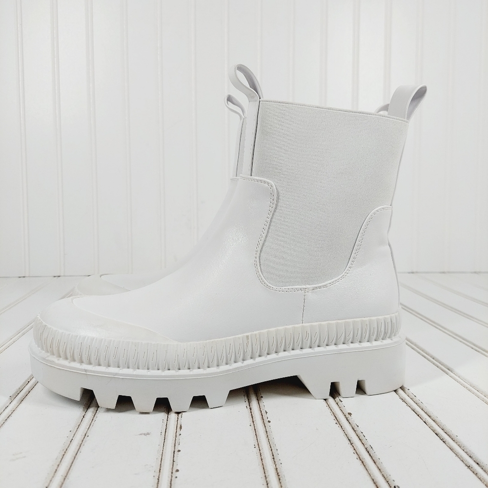 NEW Chase + Chloe Chelsey White Light Academia Chunky Elastic Ankle Boots K443